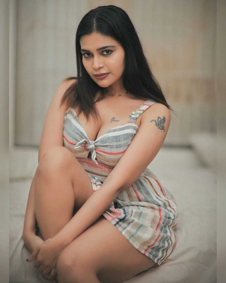 Darsha Gupta Cleavage And Thighs Exposed In Short Skirt Glamsundari In