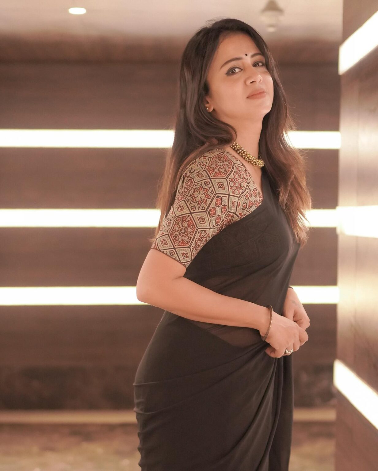 VJ Anjana Rangan Cute Photos In Black Semi Transparent Saree ...